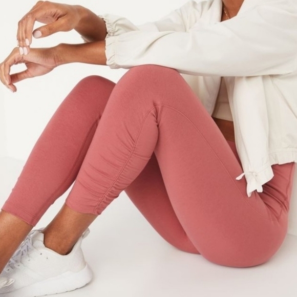 Old Navy Pants - Old Navy Extra High-Waisted Power Chill Ruched Leggings Dusty Red M